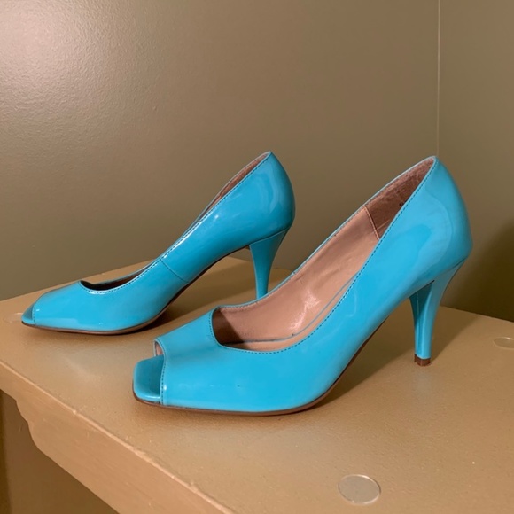 Classiques Shoes - Blue Classique Heels - EUC!